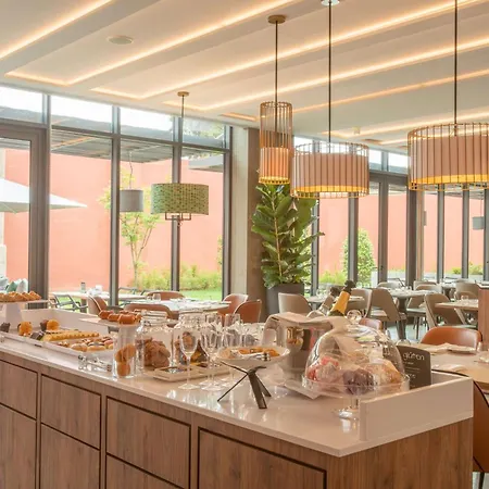 Nh Jardim Hotel 4*